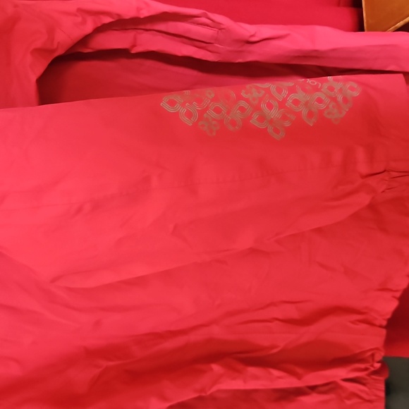 Lolë - Red Hooded Rain Jacket - Size Large - Picture 5 of 5